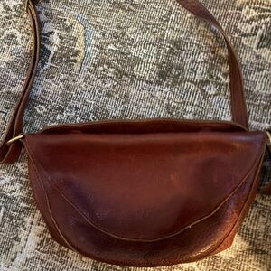 Portland Leather Koala Sling Size Medium in Nutmeg